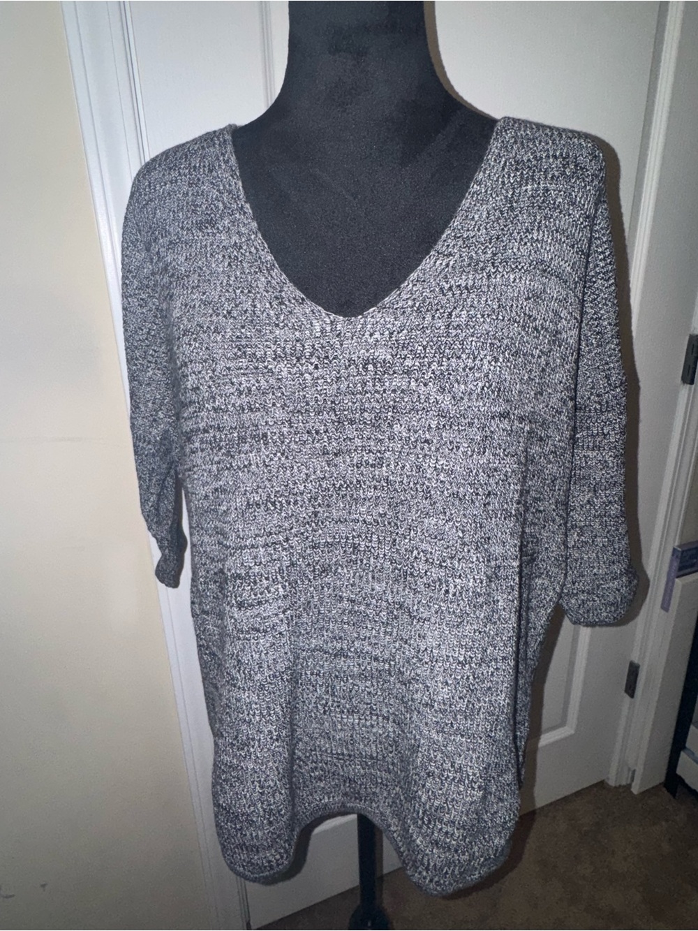 Express Women's Gray V-Neck Pullover Sweater